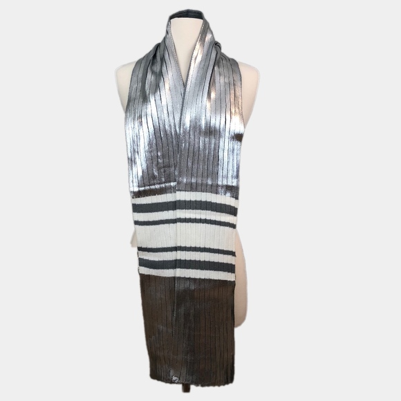 JUICY COUTURE Scarf Oblong Metallic Striped Winter Silver Gray - Picture 2 of 4